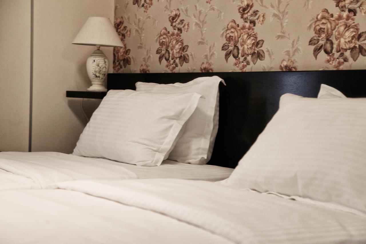 Hotel Four Brothers Тбилиси Экстерьер фото